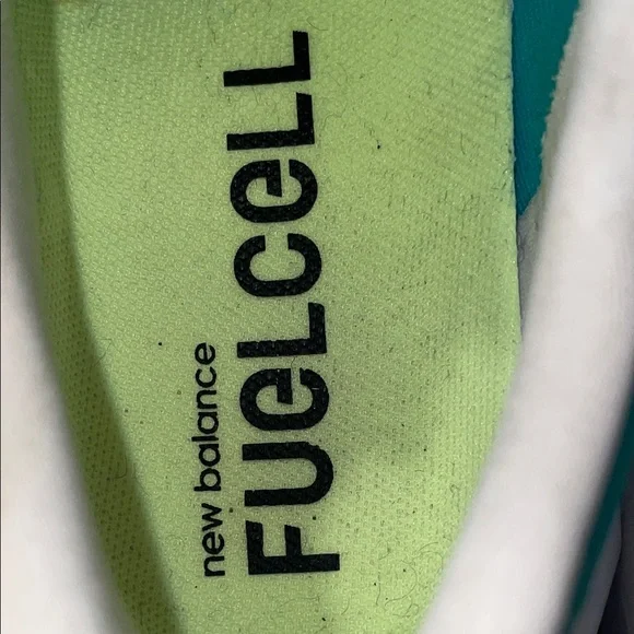 New Balance Aqua and White Running Shoes - Picture 4 of 6